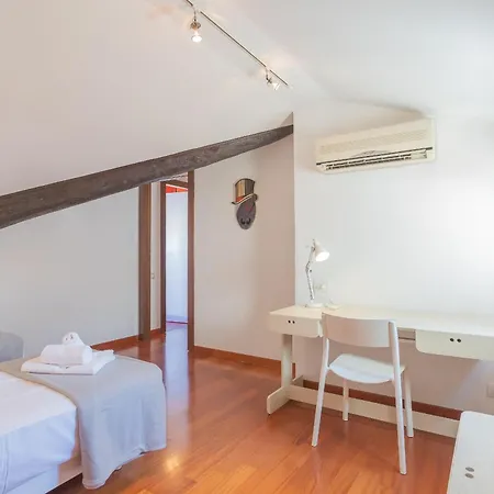 Apartment La Mansarda Como