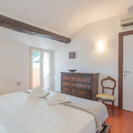 La Mansarda דירה